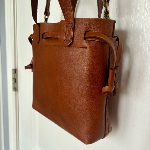 Madewell The Small Drawstring Transport Crossbody Bag in English Saddle - Picture 6 of 14